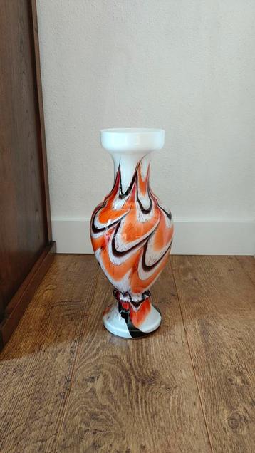 Vintage opaline Carlo Moretti vaas beschikbaar voor biedingen