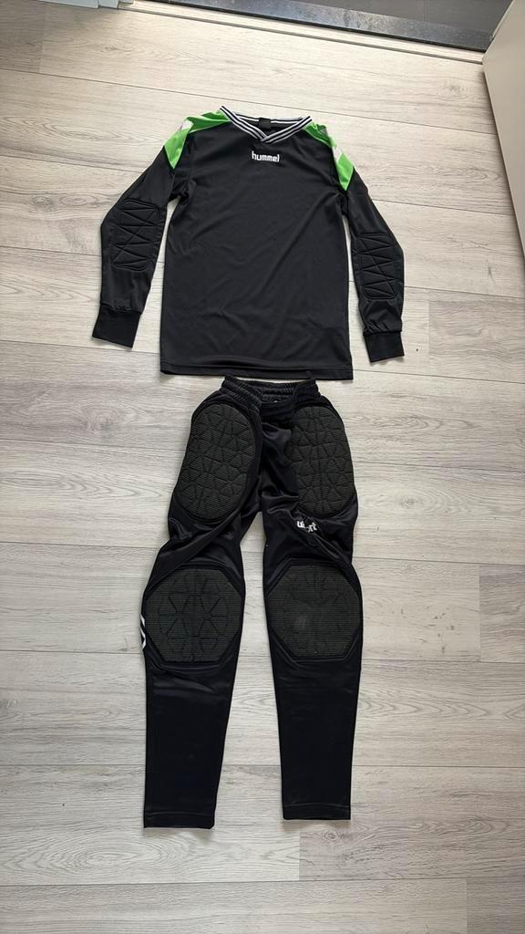 Hummel/ Uhlsport keeperstenue zwart-groen maat 152, Sport en Fitness, Voetbal, Gebruikt, Set, Maat XS of kleiner, Ophalen of Verzenden