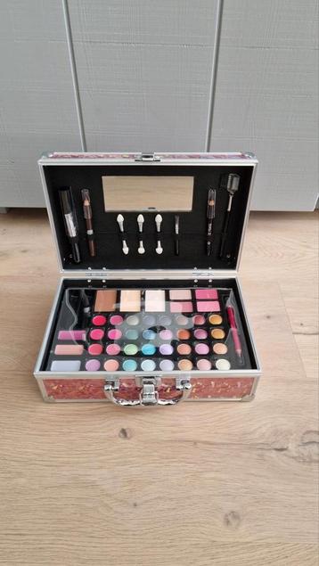 Make-up doos roze NIEUW!! beschikbaar voor biedingen