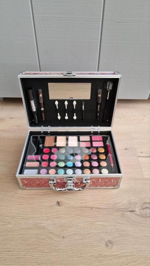 Make-up doos roze NIEUW!!, Sieraden, Tassen en Uiterlijk, Uiterlijk | Cosmetica en Make-up, Nieuw, Gehele gezicht, Roze, Ophalen of Verzenden