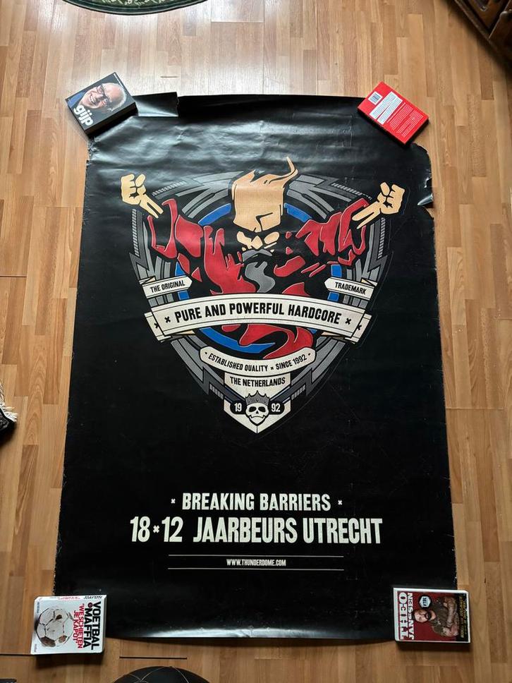 Thunderdome Poster - Breaking Barriers 175x119 cm, Verzamelen, Posters, Gebruikt, Muziek, Deurposter of groter, Rechthoekig Staand