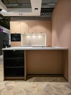 Moderne koraal keuken met eiland, Huis en Inrichting, Ophalen, Overige kleuren, Overige typen, Nieuw