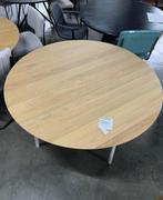 Studio Henk Eettafel 140 cm Rond Eiken Flyta | €2895, nu, Studio Henk, Nieuw, Ophalen of Verzenden, Studio Henk