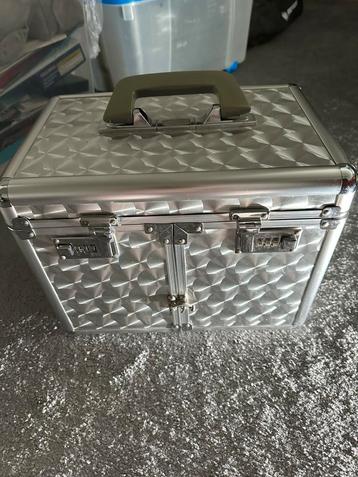 Beautycase beschikbaar voor biedingen