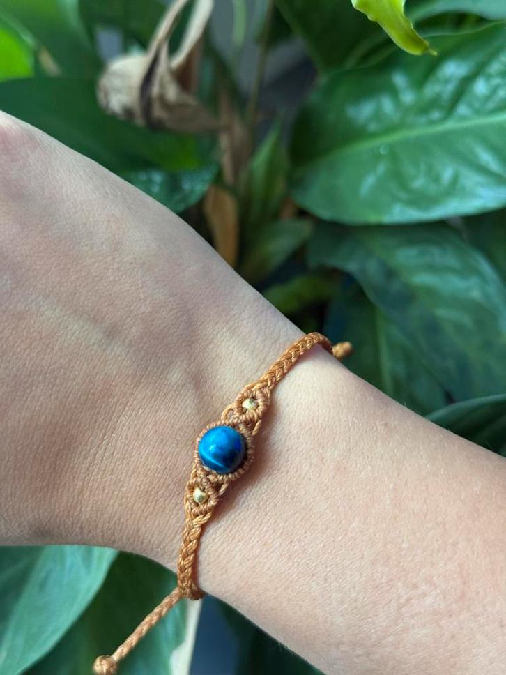 Handgemaakte armband met edelsteen, Sieraden, Tassen en Uiterlijk, Armbanden, Nieuw, Overige materialen, Bruin, Met edelsteen