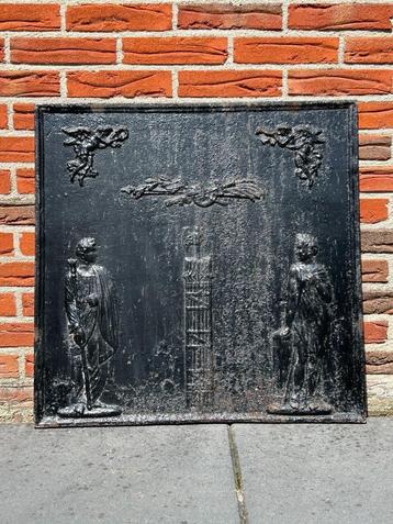 Haardplaat " Allegorische voorstelling "  beschikbaar voor biedingen