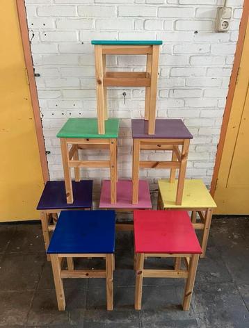 Set van 8 kleurrijke krukjes, 32x32x44,5cm. Ikea ODDVAR hout