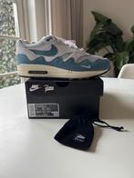 Nike Air Max 1 x Patta ‘Noise Aqua’ – Maat US9 (EU 42,5), Blauw, Nieuw, Ophalen of Verzenden, Sneakers of Gympen