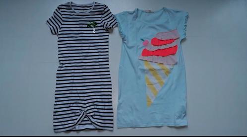 2 jurkjes met korte mauw maat 128, Kinderen en Baby's, Kinderkleding | Maat 128, Zo goed als nieuw, Meisje, Jurk of Rok, Ophalen of Verzenden