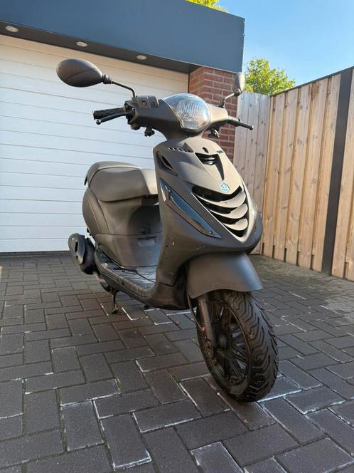 Piaggio zip 2017, Fietsen en Brommers, Scooters | Piaggio, Gebruikt, Zip, Maximaal 45 km/u, Benzine, Ophalen