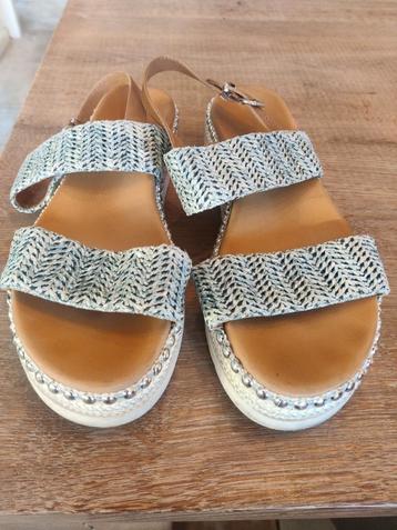 Hippe sandalen, 41  beschikbaar voor biedingen