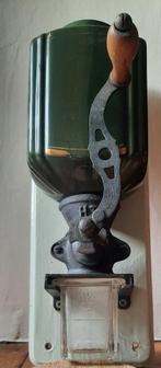 Antieke wandkoffiemolen, Ophalen