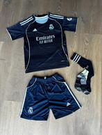Real madrid tenue, Sport en Fitness, Voetbal, Maat XS of kleiner, Ophalen of Verzenden, Nieuw, Set