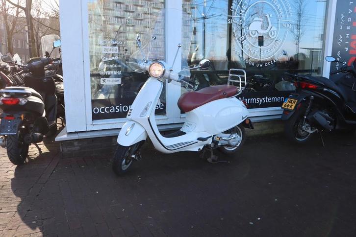 Vespa Primavera 50 45km wit 2017 (F422TR), Fietsen en Brommers, Scooters | Vespa, Zo goed als nieuw, Overige modellen, Maximaal 45 km/u