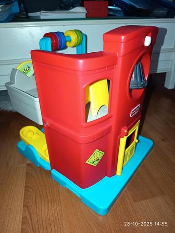 Fisher Price schoolgebouw met poppetjes beschikbaar voor biedingen