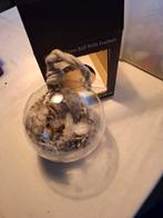 Glazen Bol met Veren - Decoratie, Huis en Inrichting, Ophalen of Verzenden, Zo goed als nieuw