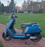 Mooie elektrische scooter Niu NQis 2 - 25, Elektrisch, Zo goed als nieuw, Ophalen, Overige merken