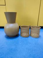 Okergele vaas en twee waxinelichthouders, Overige kleuren, Ophalen of Verzenden, Minder dan 50 cm, Glas