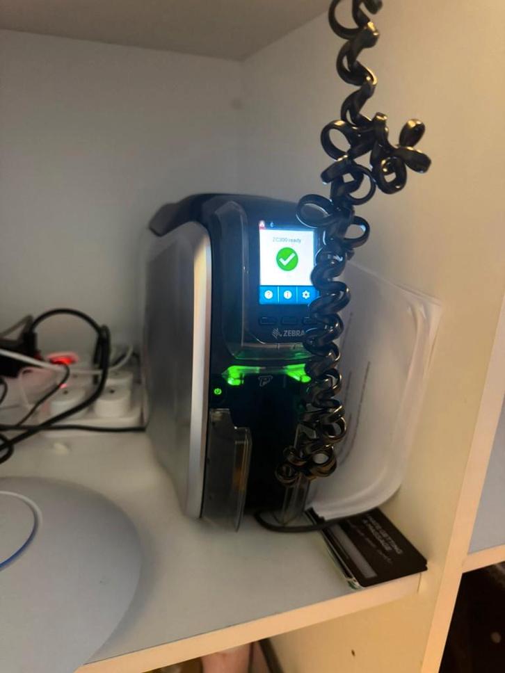 Zebra ZC300 kleuren pasjes printer, Computers en Software, Printers, Zo goed als nieuw, Printer, Thermo-printer, Kleur printen