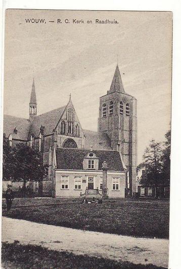 Wouw (NBr) R.C. Kerk en Raadhuis - ca. 1920.   beschikbaar voor biedingen