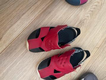Nike jordan flare schoenen sandalen rood beschikbaar voor biedingen