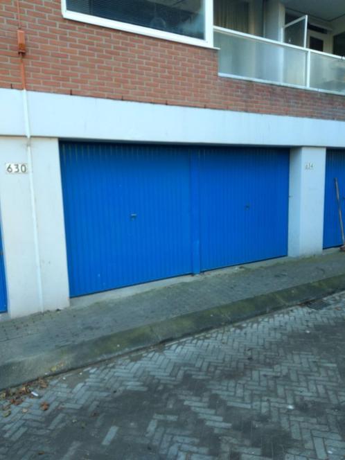 TE HUUR DUBBELE GARAGEBOX ( TWEE DEUREN) CA. 30M2 CENTRUM, Huizen en Kamers, Garages en Parkeerplaatsen, Zuid-Holland