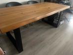 Houten Eettafel met ijzeren onderstel. bijna 2 meter lang, Huis en Inrichting, Tafels | Eettafels, Ophalen, Gebruikt, 50 tot 100 cm