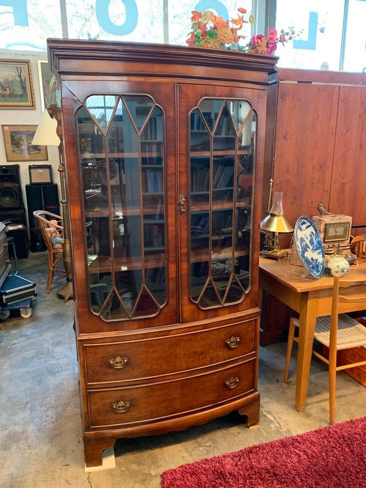 antieke Hollandse vitrinekast van mahoniehout, Antiek en Kunst, Antiek | Meubels | Kasten, Ophalen of Verzenden