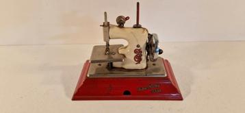 Vintage Little Betty Senior Kindernaaimachine beschikbaar voor biedingen