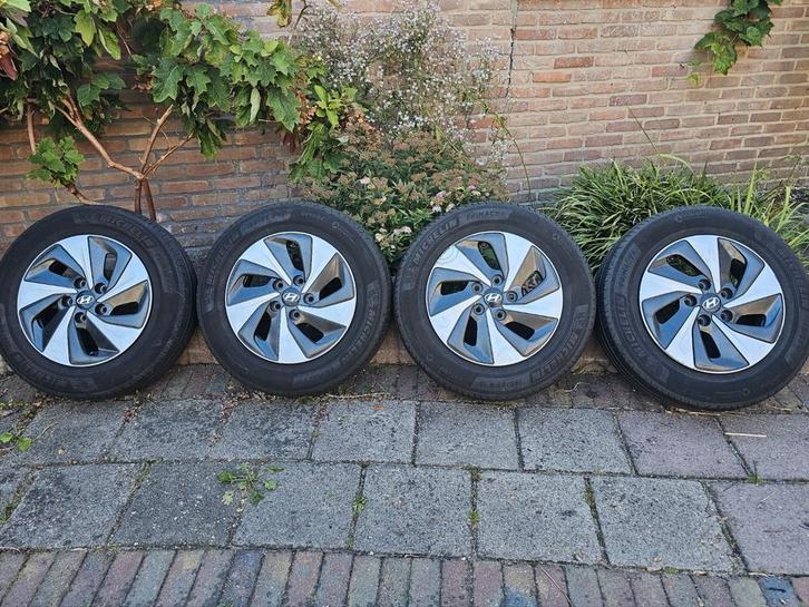 ✅️ 5x114.3 Originele Hyundai velgen met zomerbanden 15 inch, Auto-onderdelen, Banden en Velgen, Banden en Velgen, Zomerbanden