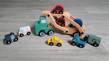 Houten vrachtwagen. Hema. beschikbaar voor biedingen