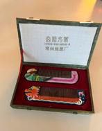 Gong Shi Ming Bi Vintage hand painted woorden combs in box, Ophalen of Verzenden