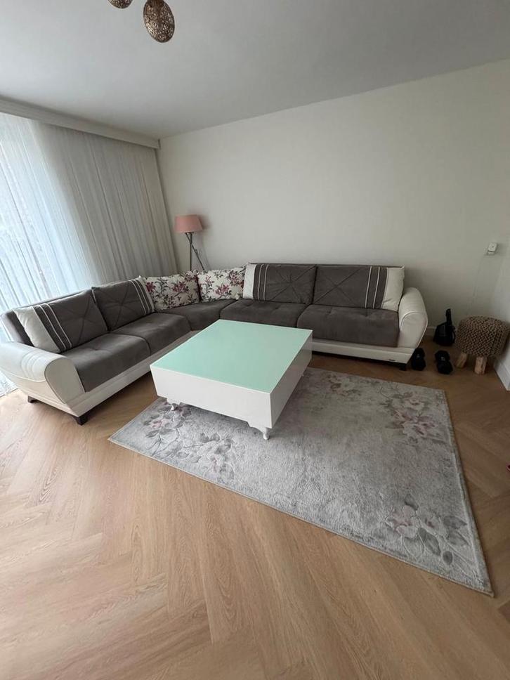 Mooie hoekbank - zespersoons of meer, Huis en Inrichting, Banken | Bankstellen, Gebruikt, Hoekbank, Vierpersoons of meer, 300 cm of meer