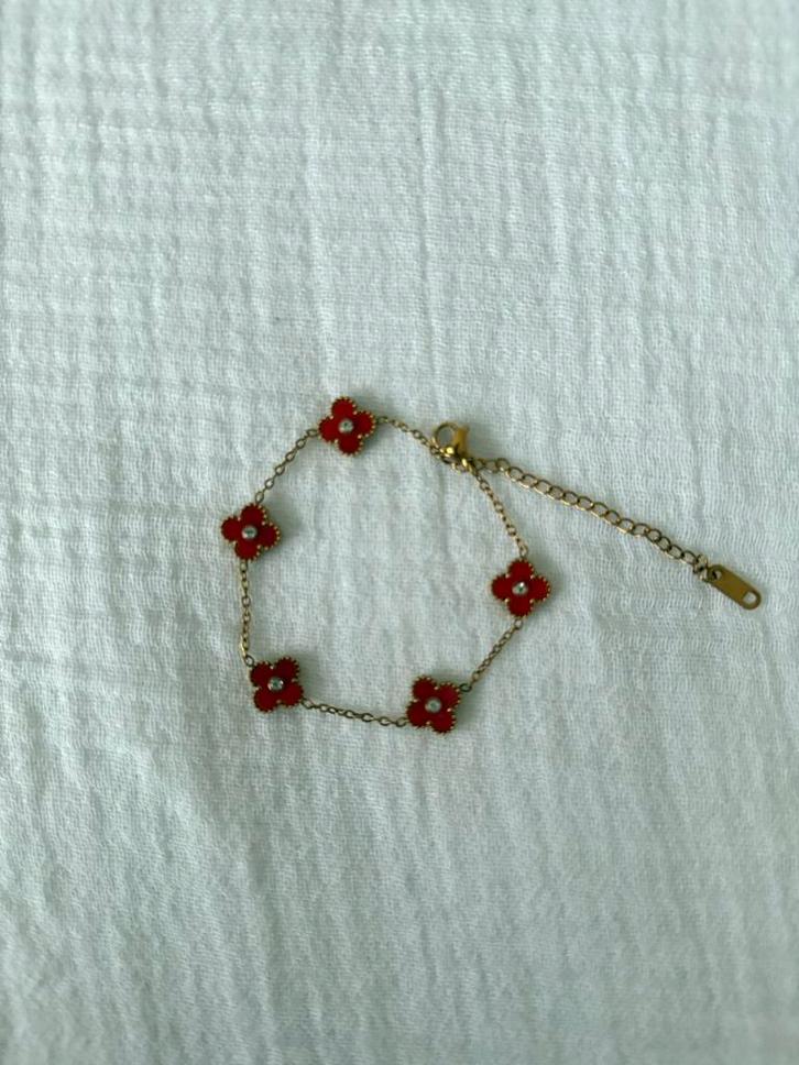 Stalen Armband met Rode Klavertjes, Sieraden, Tassen en Uiterlijk, Armbanden, Zo goed als nieuw, Staal, Rood, Met strass, Ophalen of Verzenden