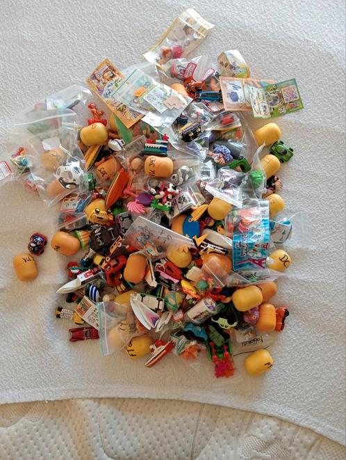 +/- 200 Ferrero figuren, Verzamelen, Verrassingseieren, Zo goed als nieuw, Hardplasticfiguren, Ophalen of Verzenden