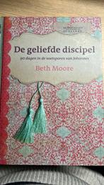 Beth Moore - De geliefde discipel, Boeken, Ophalen of Verzenden, Zo goed als nieuw, Beth Moore