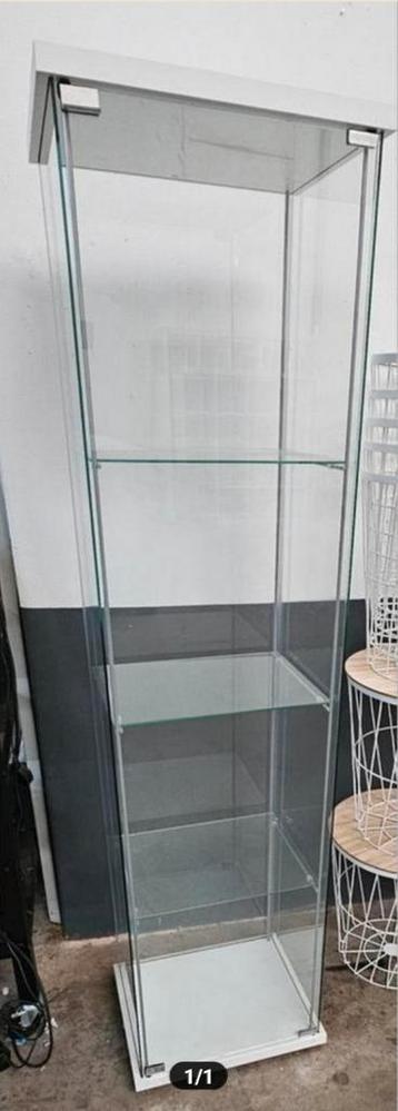 Nette Ikea vitrinekast 43x43x163 cm beschikbaar voor biedingen