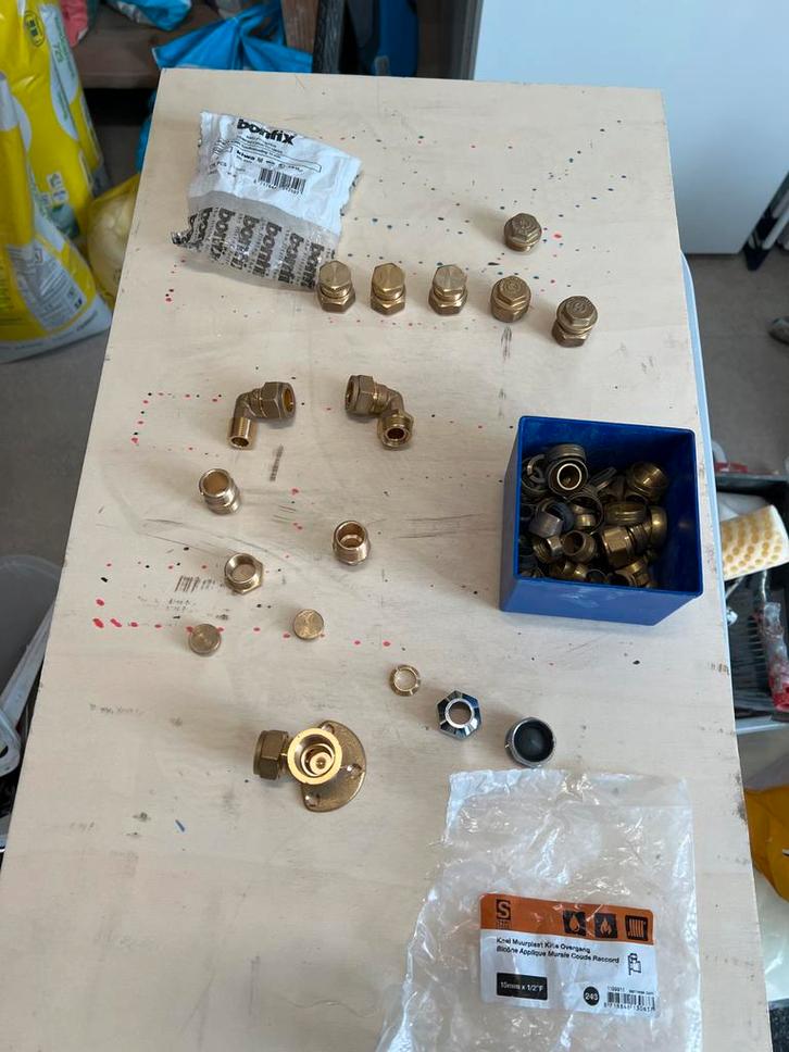 Diverse loodgietersmaterialen knel- koper/ messing, Doe-het-zelf en Verbouw, Buizen en Afvoer, Gebruikt, Bochten, Overige materialen