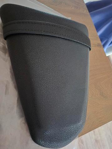 Z650 2021 buddyseat met gel mat ingebouwd. Past ook op de beschikbaar voor biedingen