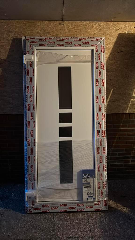Nieuwe kunstof voordeur/huisdeur met kozijn 210x100, Doe-het-zelf en Verbouw, Deuren en Horren, Zo goed als nieuw, Buitendeur