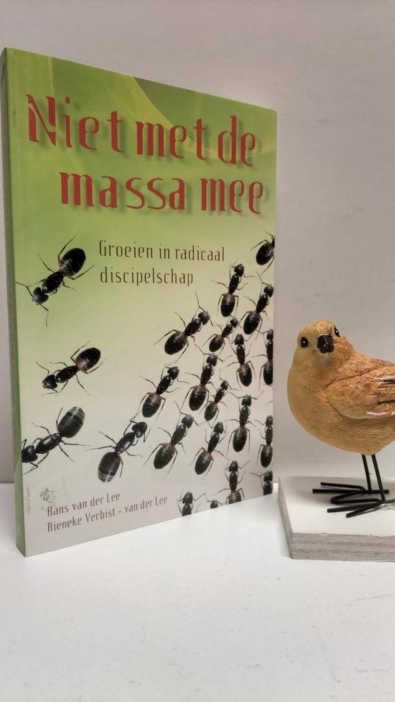 Lee, H. van der e.a.; Niet met de massa mee, Boeken, Godsdienst en Theologie, Gelezen, Christendom | Protestants, Ophalen of Verzenden