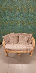 Bankje, gestoffeerd. Rotan, Huis en Inrichting, Banken | Sofa's en Chaises Longues, Ophalen, Tweepersoons, 75 tot 100 cm, Zo goed als nieuw