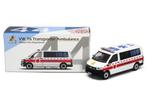 VW Volkswagen bus T6 Transporter Ambulance v Tiny Toys Fire, Hobby en Vrije tijd, Modelauto's | Overige schalen, Nieuw, Ophalen of Verzenden