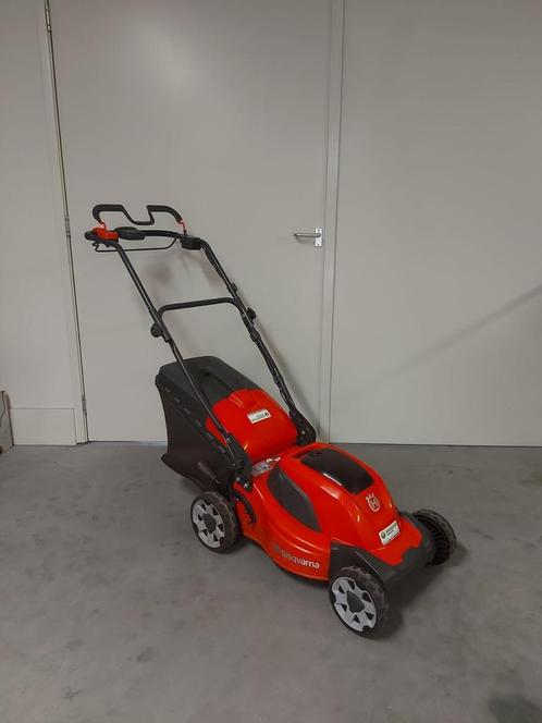 Husqvarna LC 141 iV accu loopmaaier, Tuin en Terras, Grasmaaiers, Gebruikt, Accu-grasmaaier, 40 t/m 49 cm, Cirkelmaaier, Opvangzak