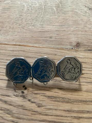 Vintage Broche met Medaillons beschikbaar voor biedingen