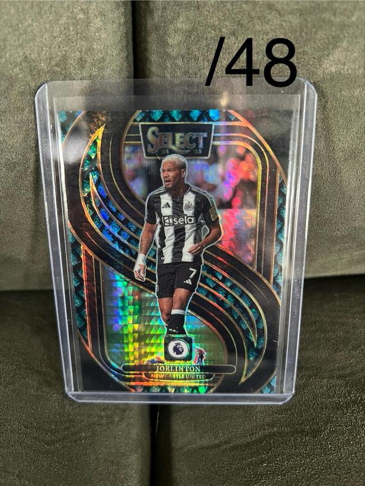 Joelinton Select EPL Jade Dragon Scale /48, Verzamelen, Sportartikelen en Voetbal, Zo goed als nieuw, Spelerskaart, Buitenlandse clubs