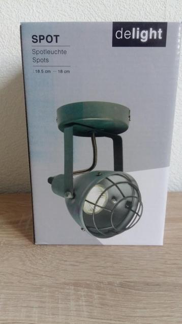 Moderne metalen ronde spot. 12 cm doorsnede. beschikbaar voor biedingen