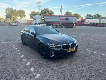 BMW 5-Serie 530i 252pk Xdrive Aut. 2022 Zwart beschikbaar voor biedingen