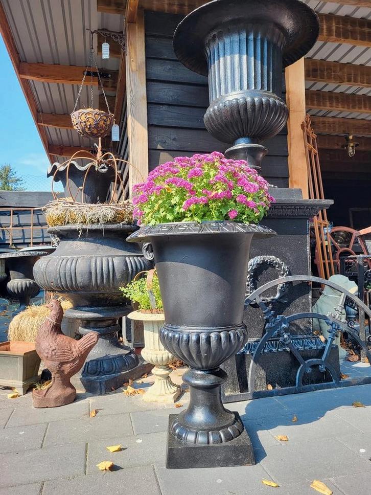 Gietijzeren tuinvazen tuinvaas bloempot bloembak op sokkel, Tuin en Terras, Tuinvazen, Nieuw, Ophalen