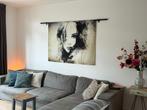 Groot wandkleed met abstract portret + ophangstang, Ophalen